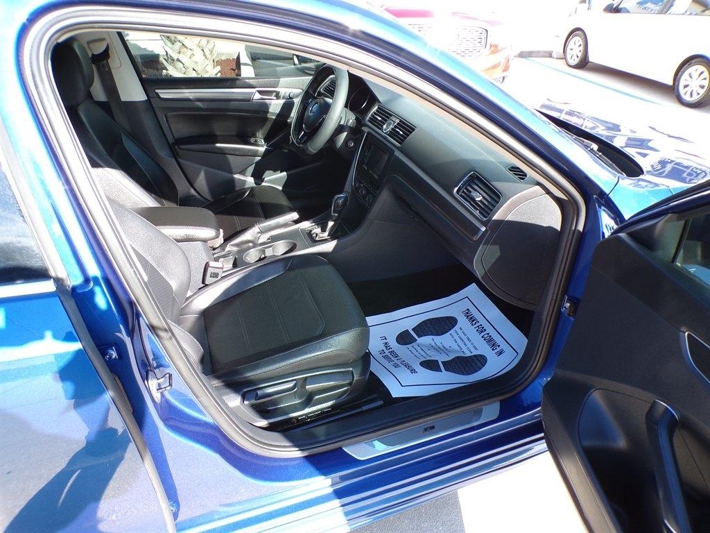 Volkswagen Passat R-Line w/Comfort Pkg Auto 2017