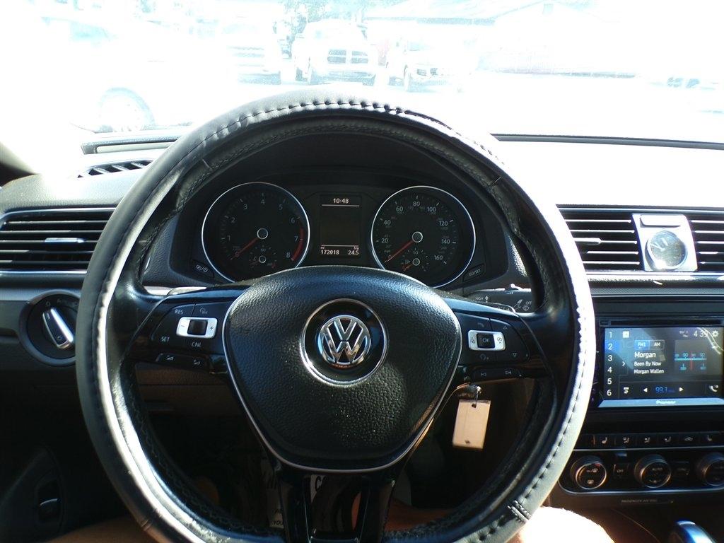 Volkswagen Passat R-Line w/Comfort Pkg Auto 2017