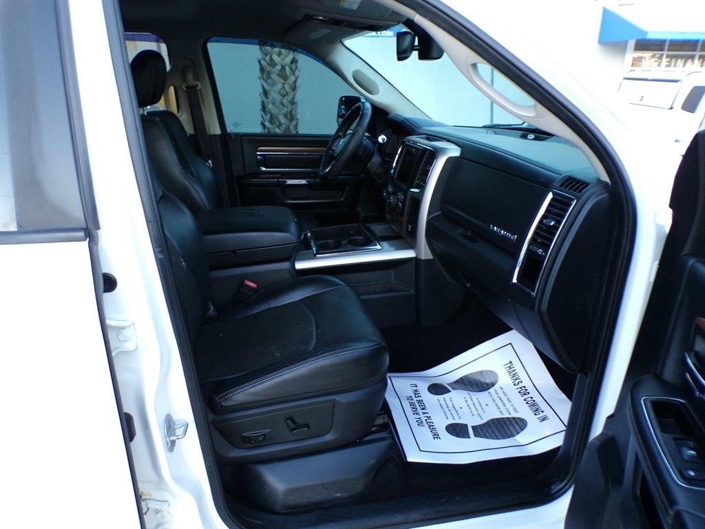 RAM 2500 4WD Mega Cab 160.5" Laramie 2015