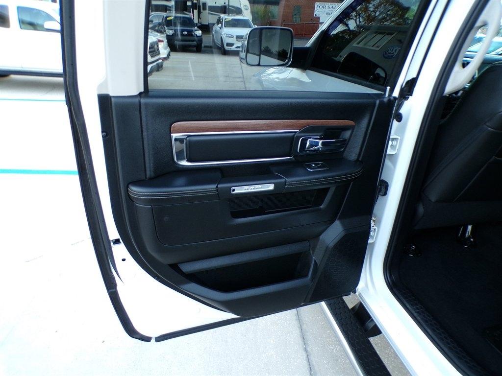RAM 2500 4WD Mega Cab 160.5" Laramie 2015