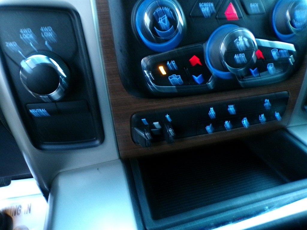 RAM 2500 4WD Mega Cab 160.5" Laramie 2015