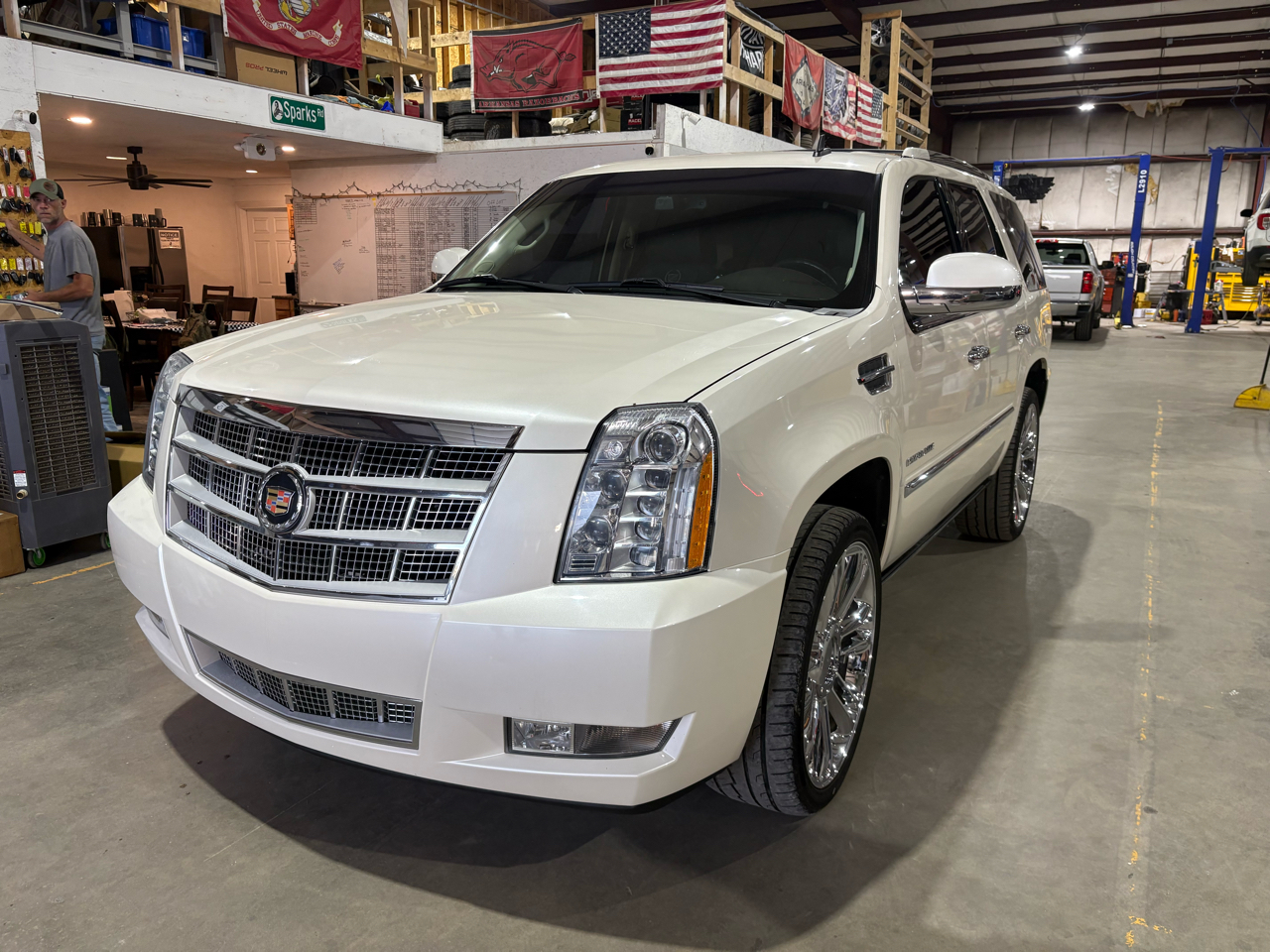 Cadillac Escalade 2WD Platinum 2013 Cadillac Escalade 2WD Platinum 2013