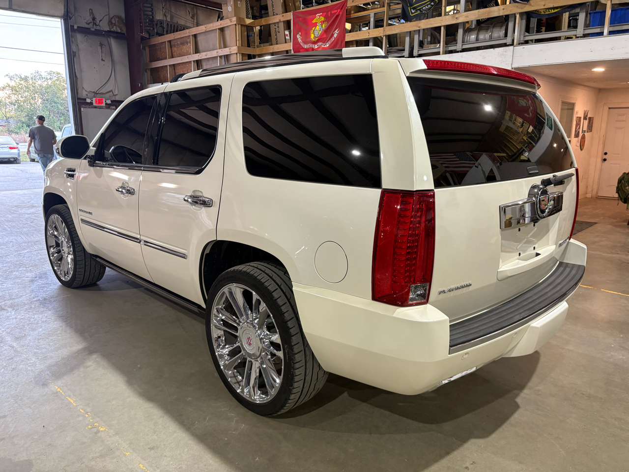 Cadillac Escalade 2WD Platinum 2013 Cadillac Escalade 2WD Platinum 2013