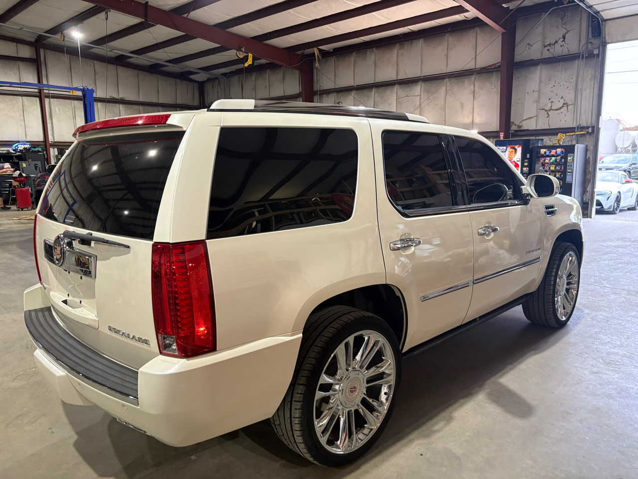 Cadillac Escalade 2WD Platinum 2013 Cadillac Escalade 2WD Platinum 2013