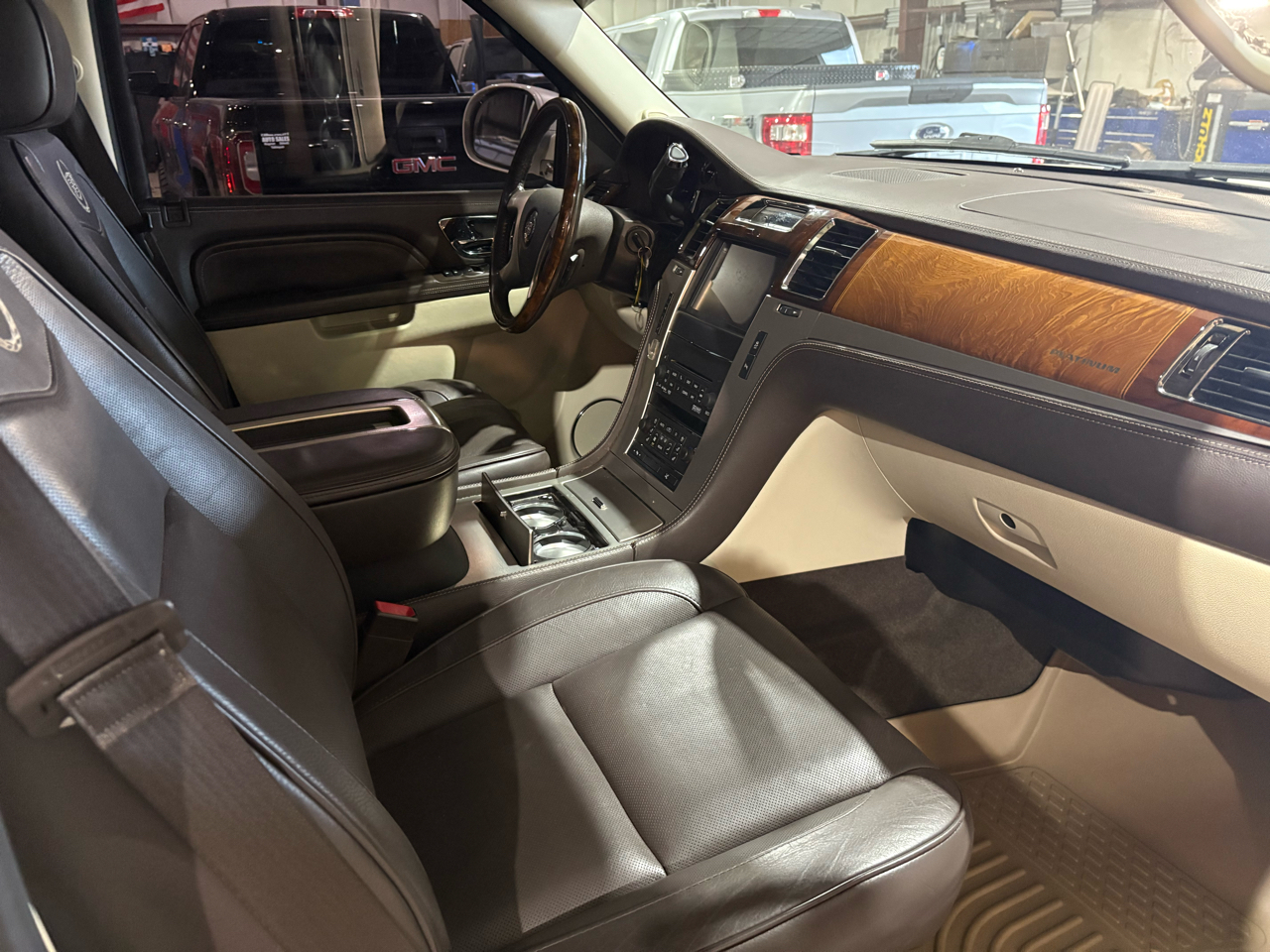 Cadillac Escalade 2WD Platinum 2013 Cadillac Escalade 2WD Platinum 2013