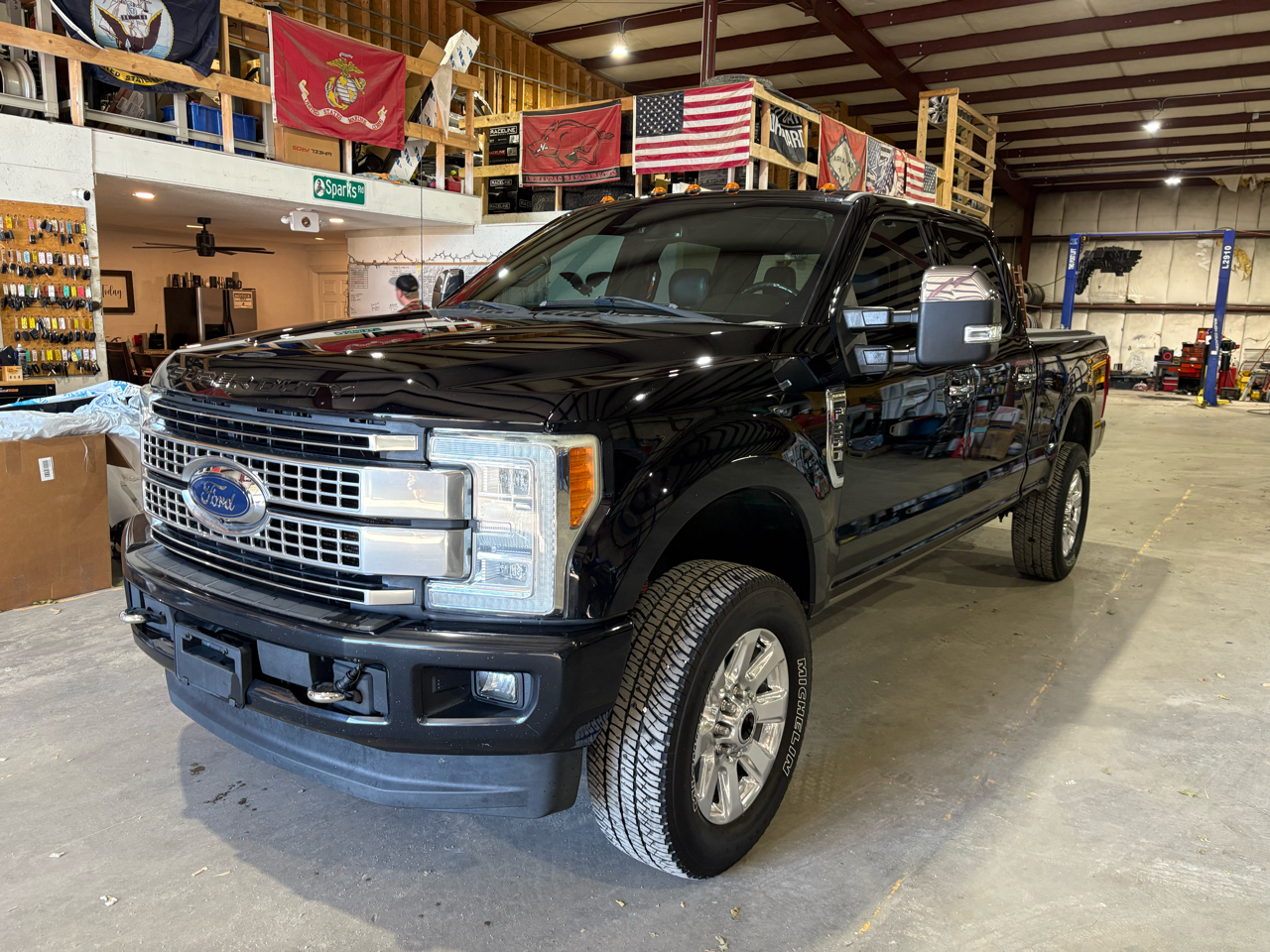 Ford F-250 SD Platinum Crew Cab 4WD 2017 Ford F-250 SD Platinum Crew Cab 4WD 2017