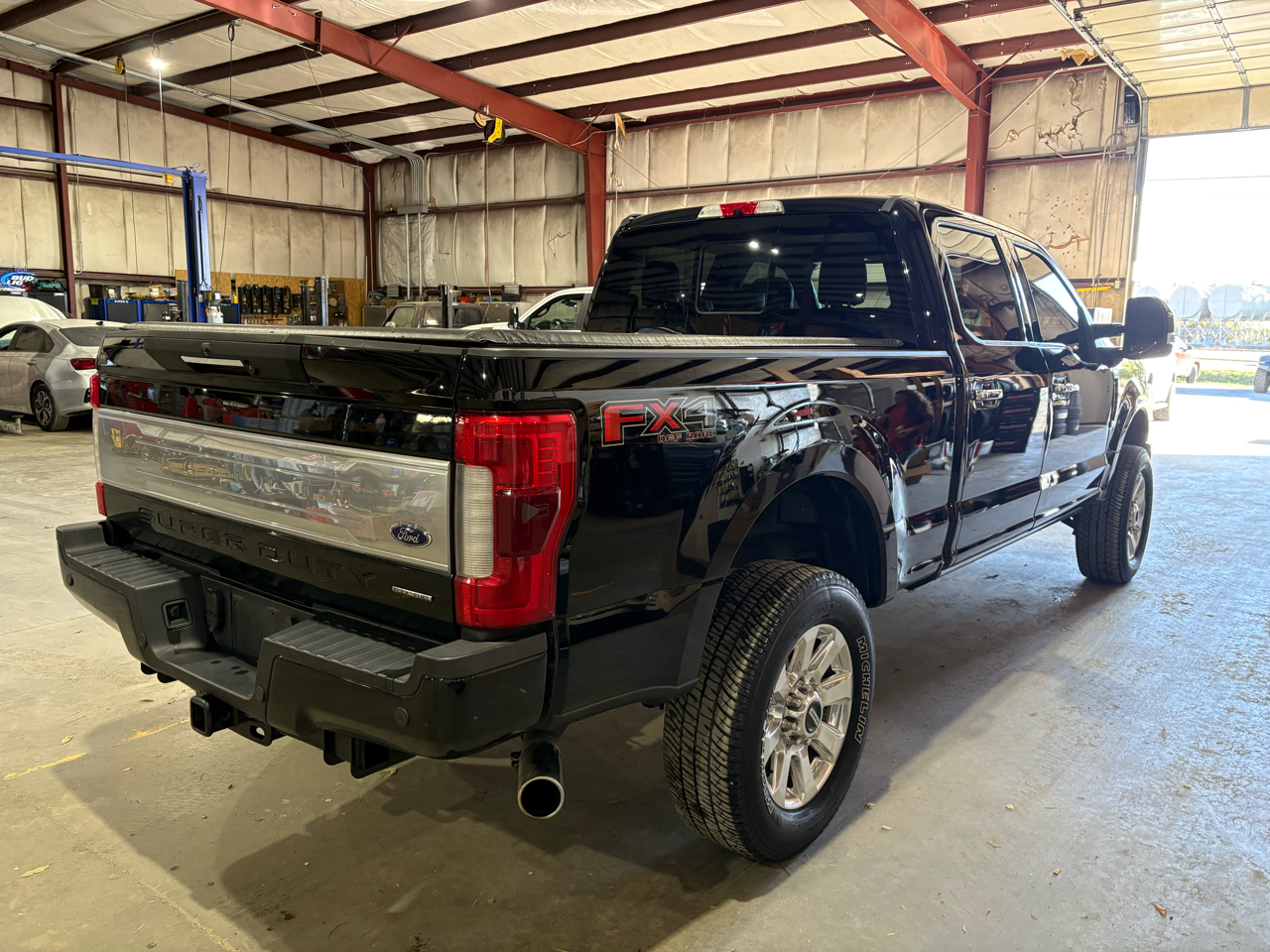 Ford F-250 SD Platinum Crew Cab 4WD 2017 Ford F-250 SD Platinum Crew Cab 4WD 2017