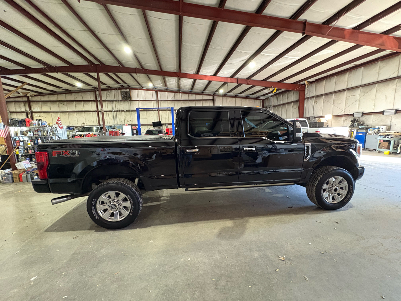 Ford F-250 SD Platinum Crew Cab 4WD 2017 Ford F-250 SD Platinum Crew Cab 4WD 2017