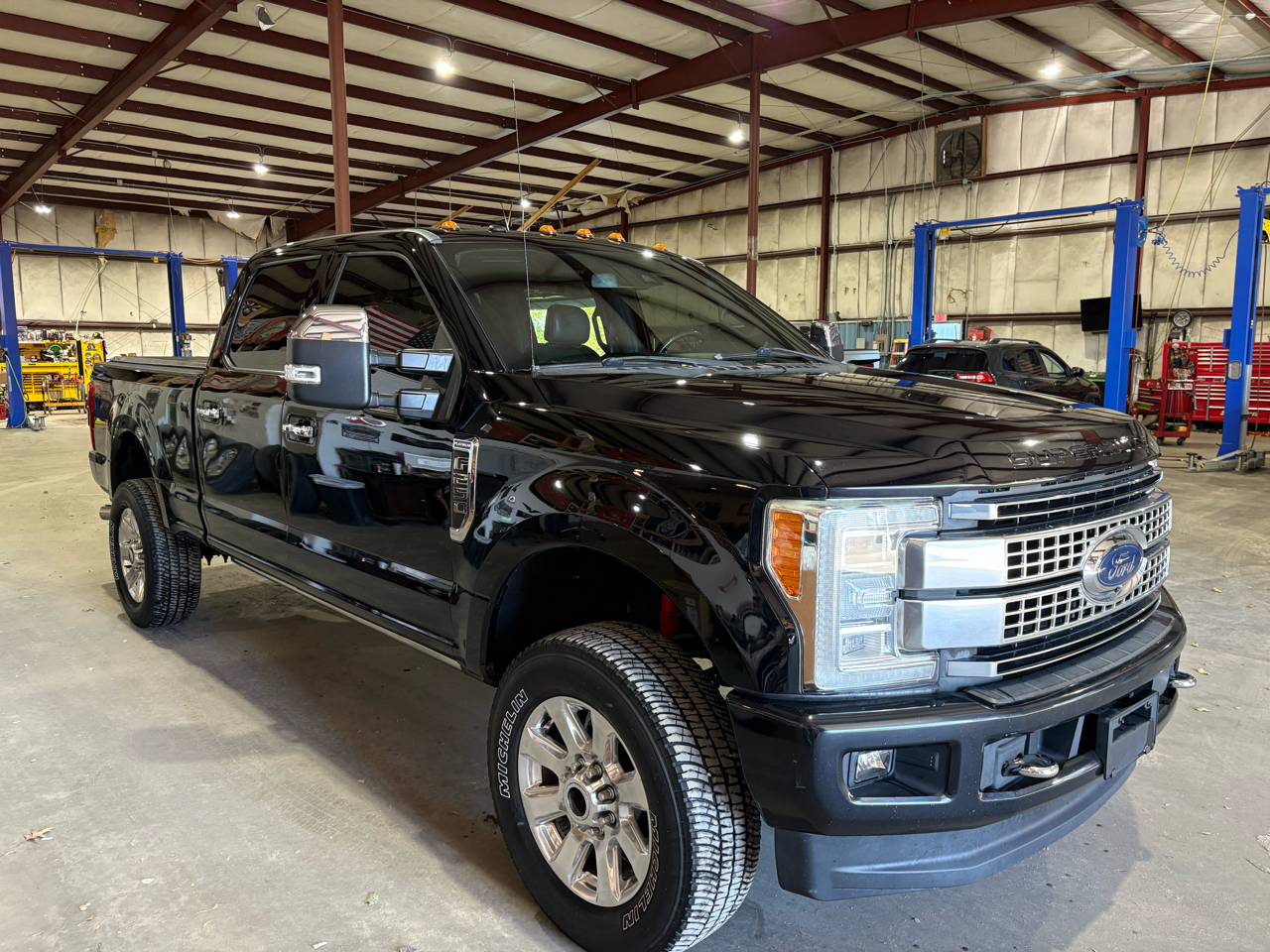 Ford F-250 SD Platinum Crew Cab 4WD 2017 Ford F-250 SD Platinum Crew Cab 4WD 2017