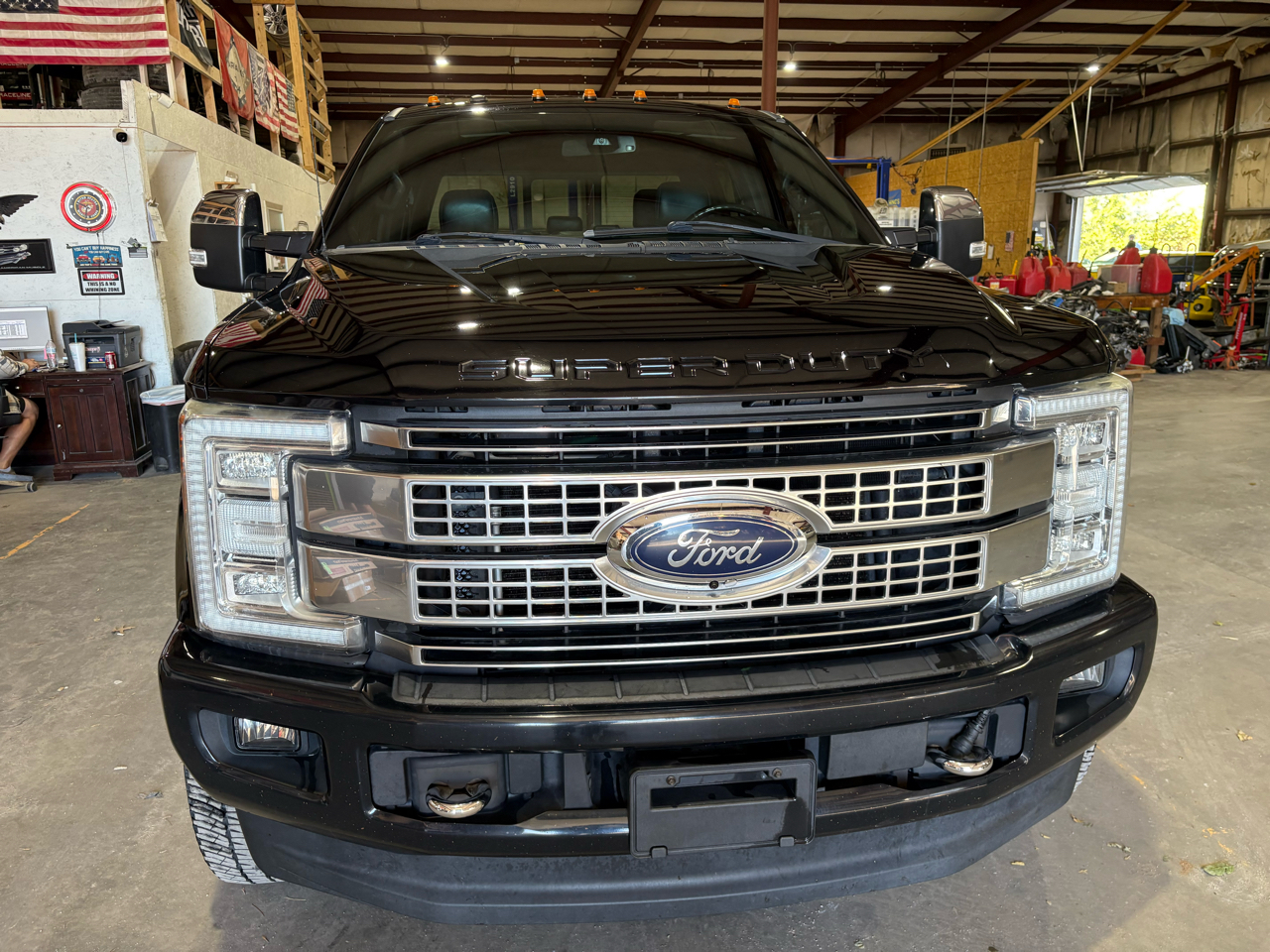Ford F-250 SD Platinum Crew Cab 4WD 2017 Ford F-250 SD Platinum Crew Cab 4WD 2017