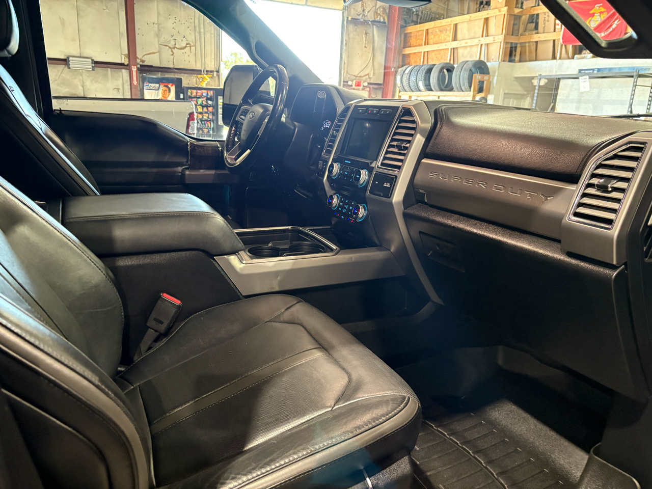 Ford F-250 SD Platinum Crew Cab 4WD 2017 Ford F-250 SD Platinum Crew Cab 4WD 2017