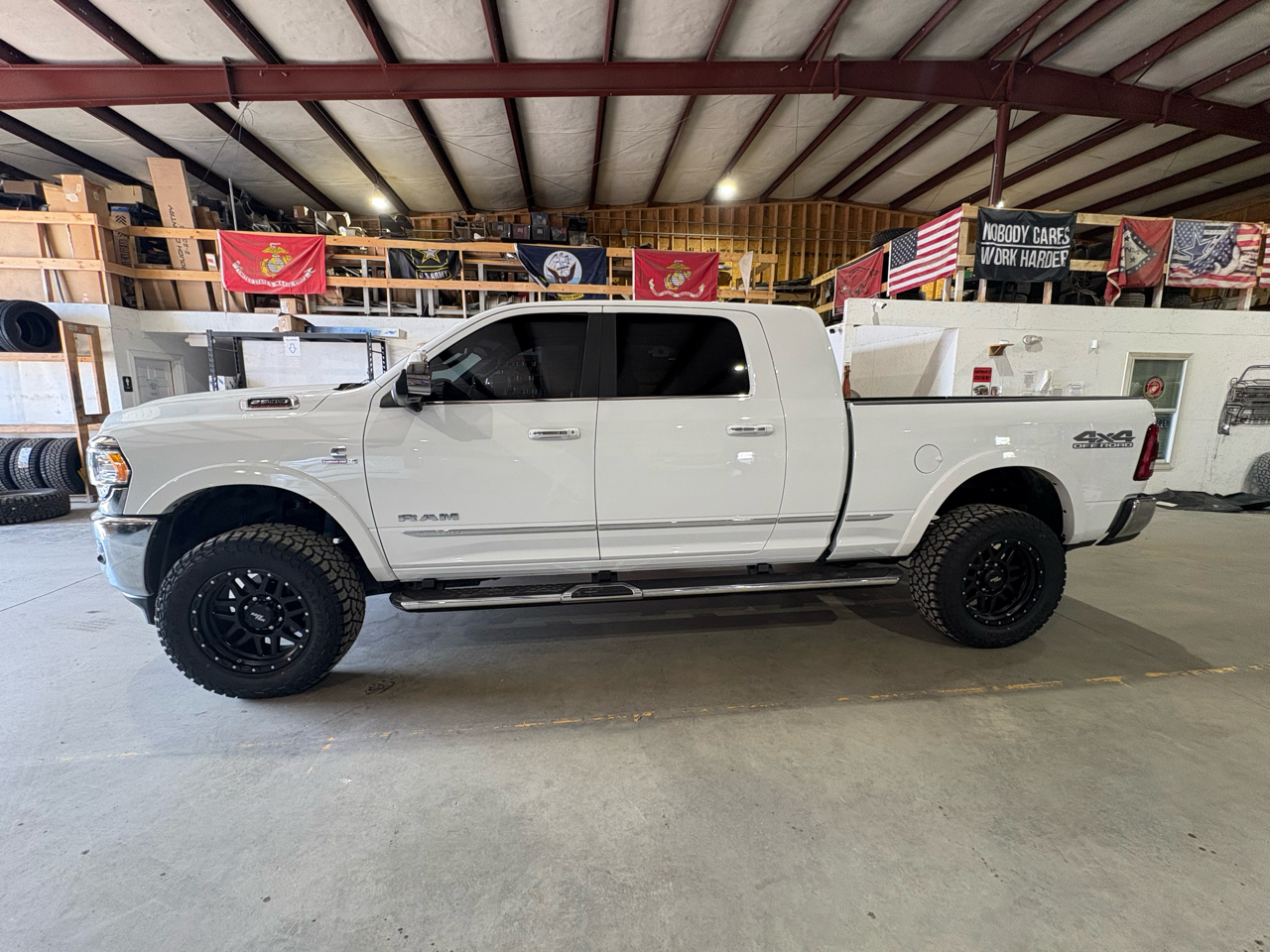 RAM 2500 Limited Mega Cab 4WD 2020 RAM 2500 Limited Mega Cab 4WD 2020