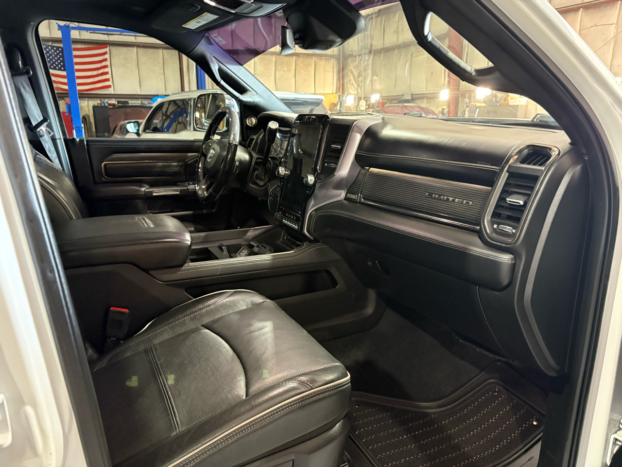 RAM 2500 Limited Mega Cab 4WD 2020 RAM 2500 Limited Mega Cab 4WD 2020