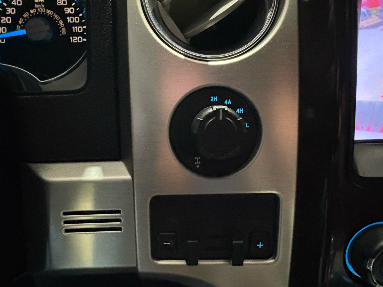Ford F-150 4WD SuperCrew 145" Platinum 2013 Ford F-150 4WD SuperCrew 145" Platinum 2013