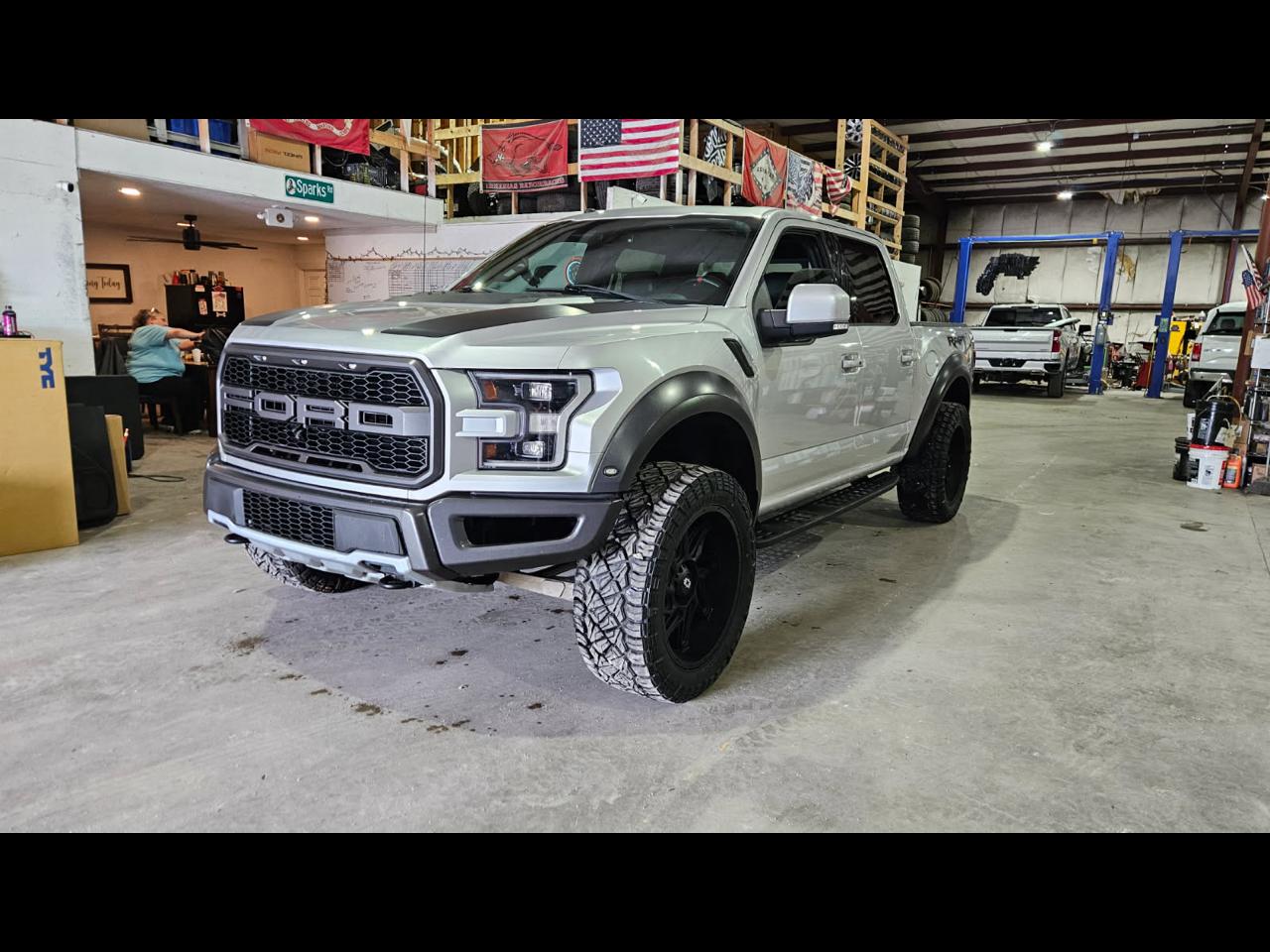 Ford F-150 4WD SuperCrew 145" SVT Raptor 2018
