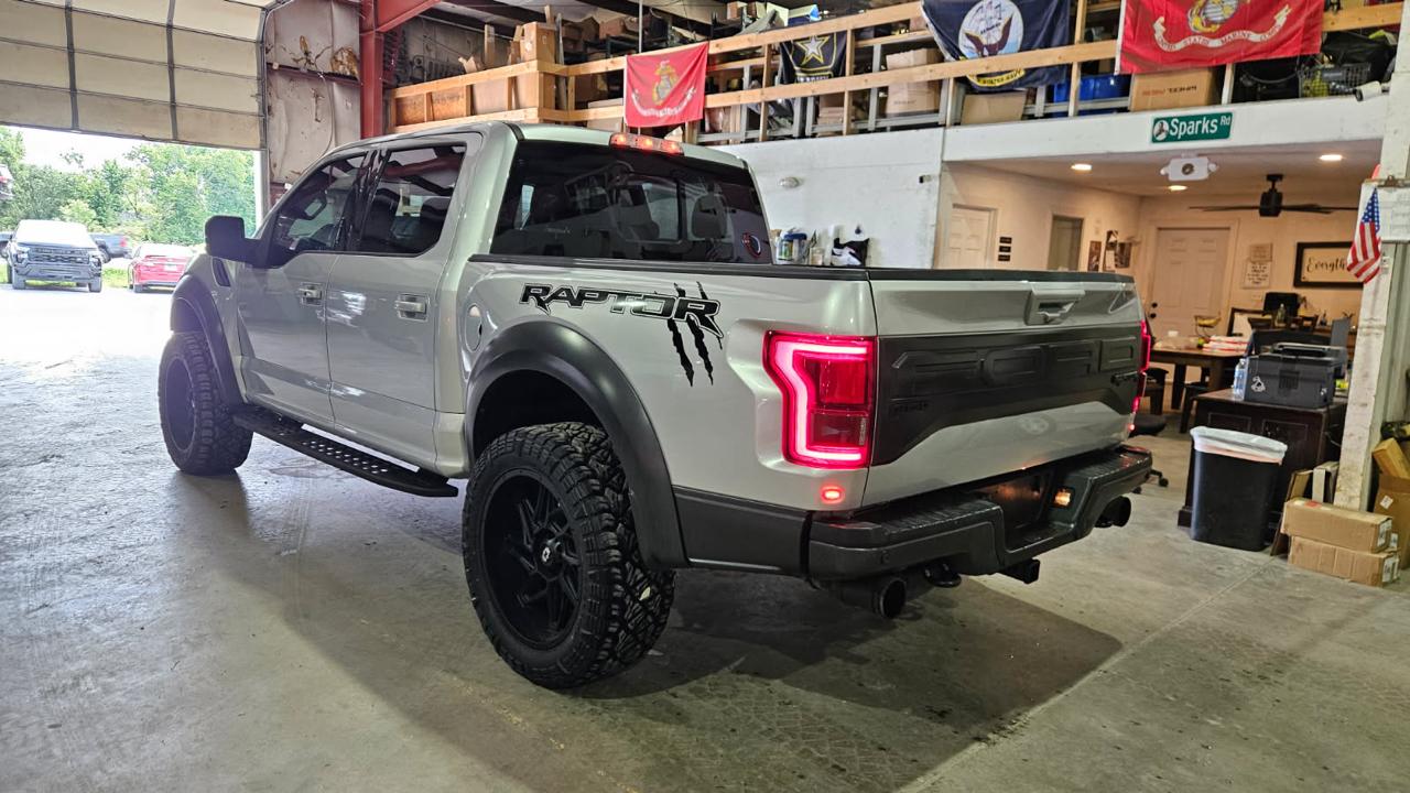 Ford F-150 4WD SuperCrew 145" SVT Raptor 2018