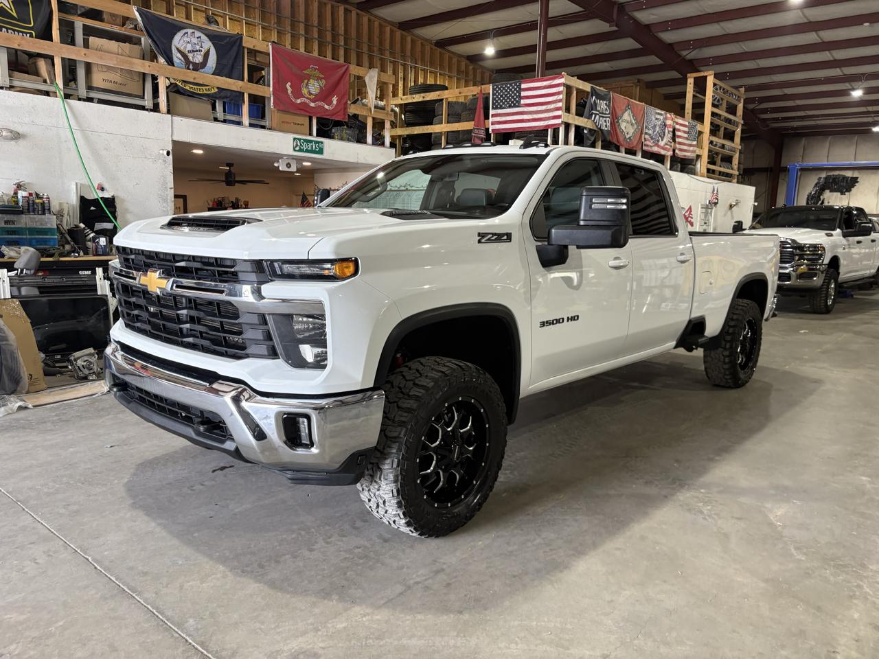 Chevrolet Silverado 3500HD LT Crew Cab 4WD 2024