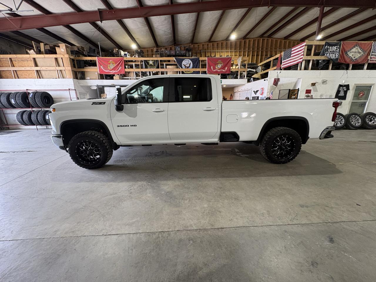 Chevrolet Silverado 3500HD LT Crew Cab 4WD 2024