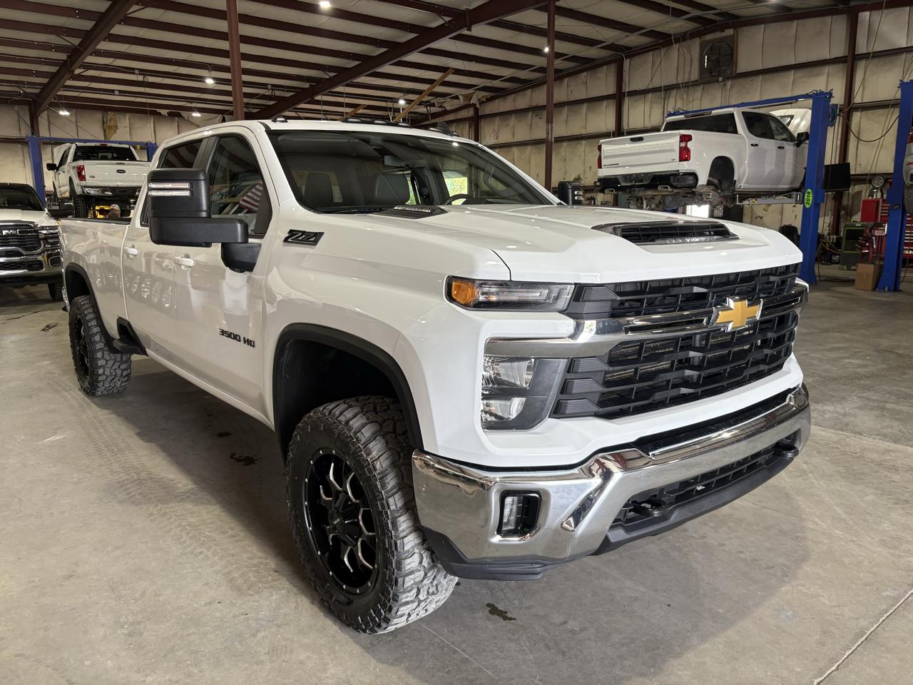 Chevrolet Silverado 3500HD LT Crew Cab 4WD 2024