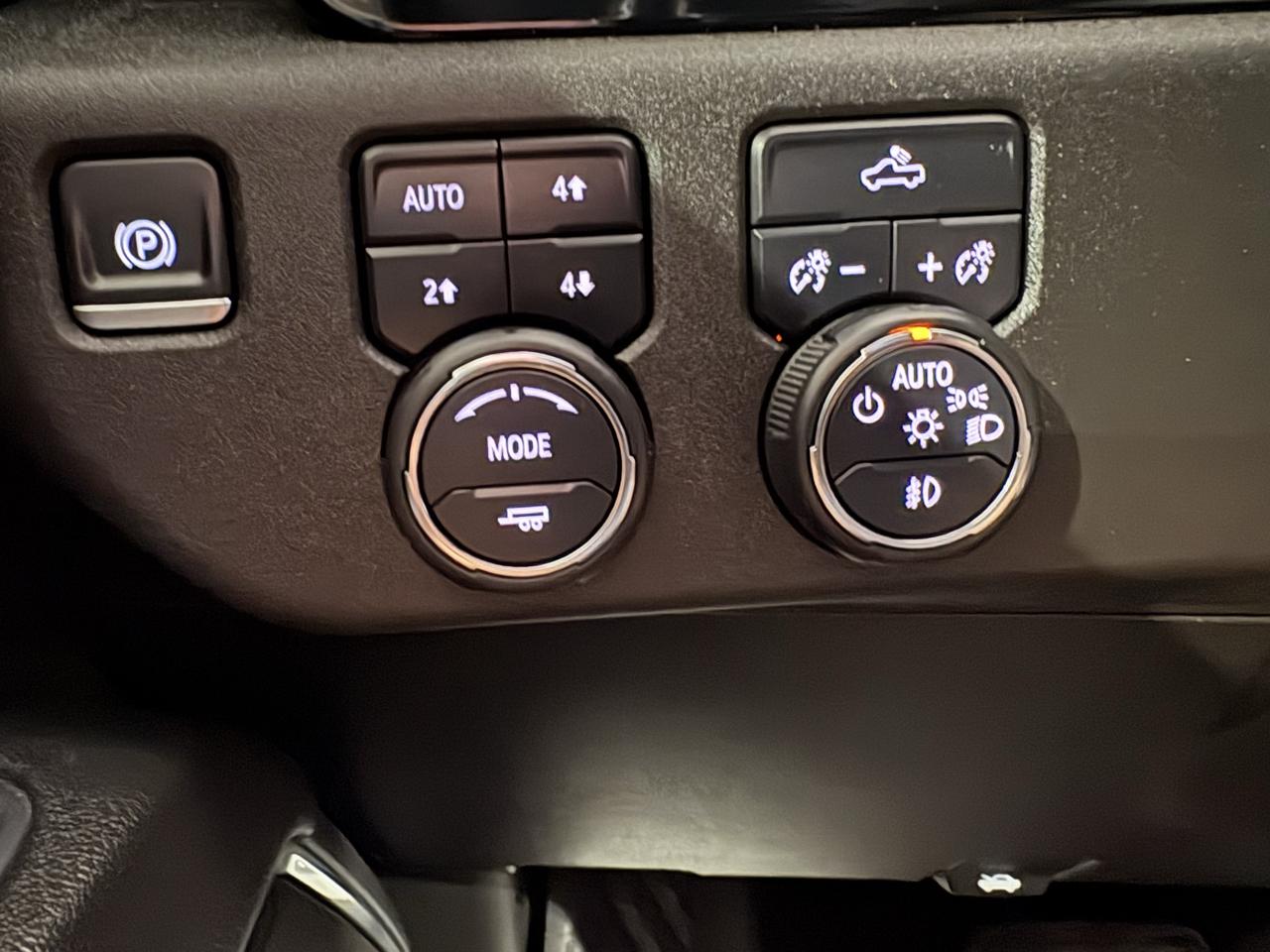 Chevrolet Silverado 3500HD LT Crew Cab 4WD 2024