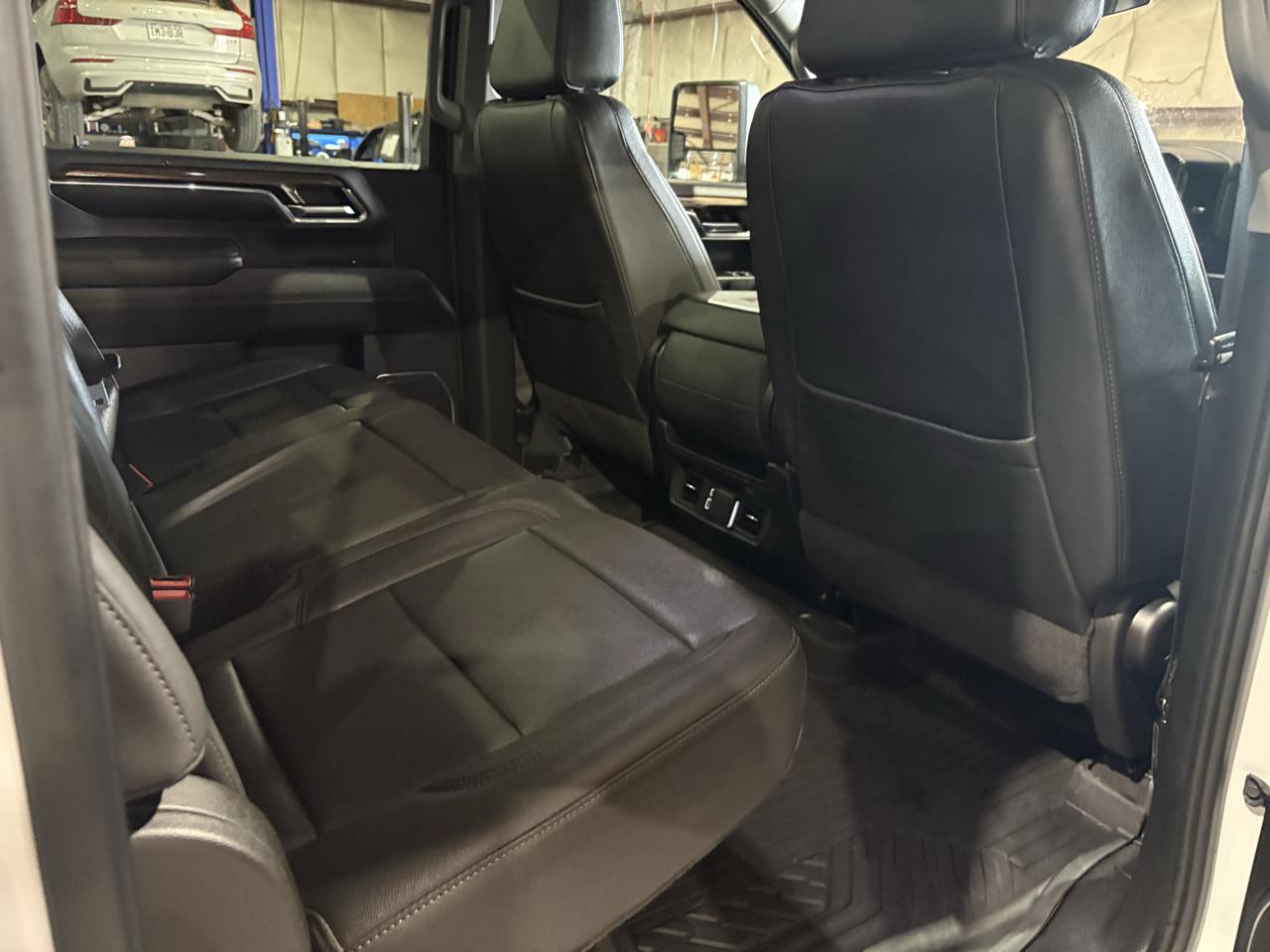 Chevrolet Silverado 3500HD LT Crew Cab 4WD 2024