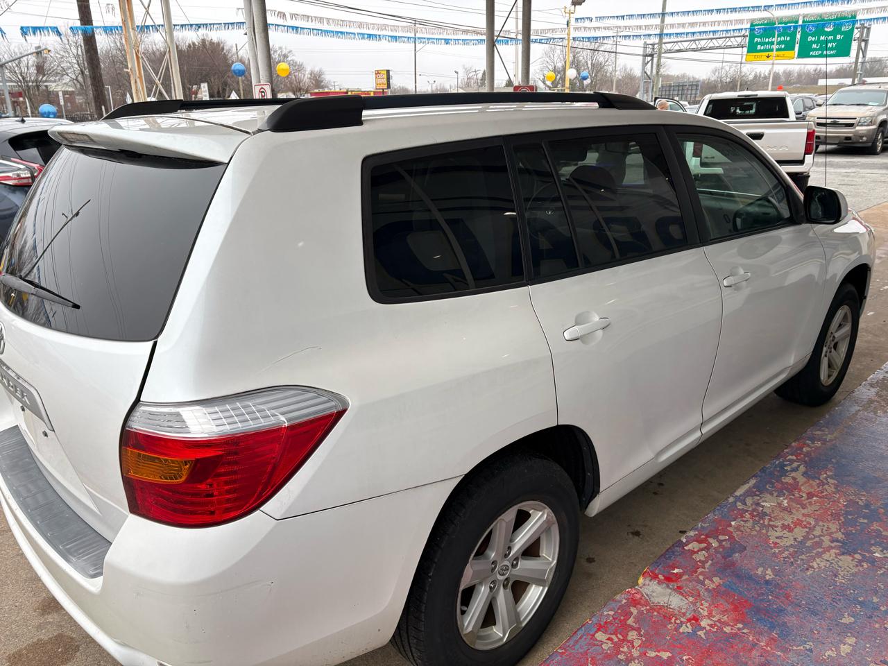 Toyota Highlander FWD 4dr L4 Base (Natl) 2010