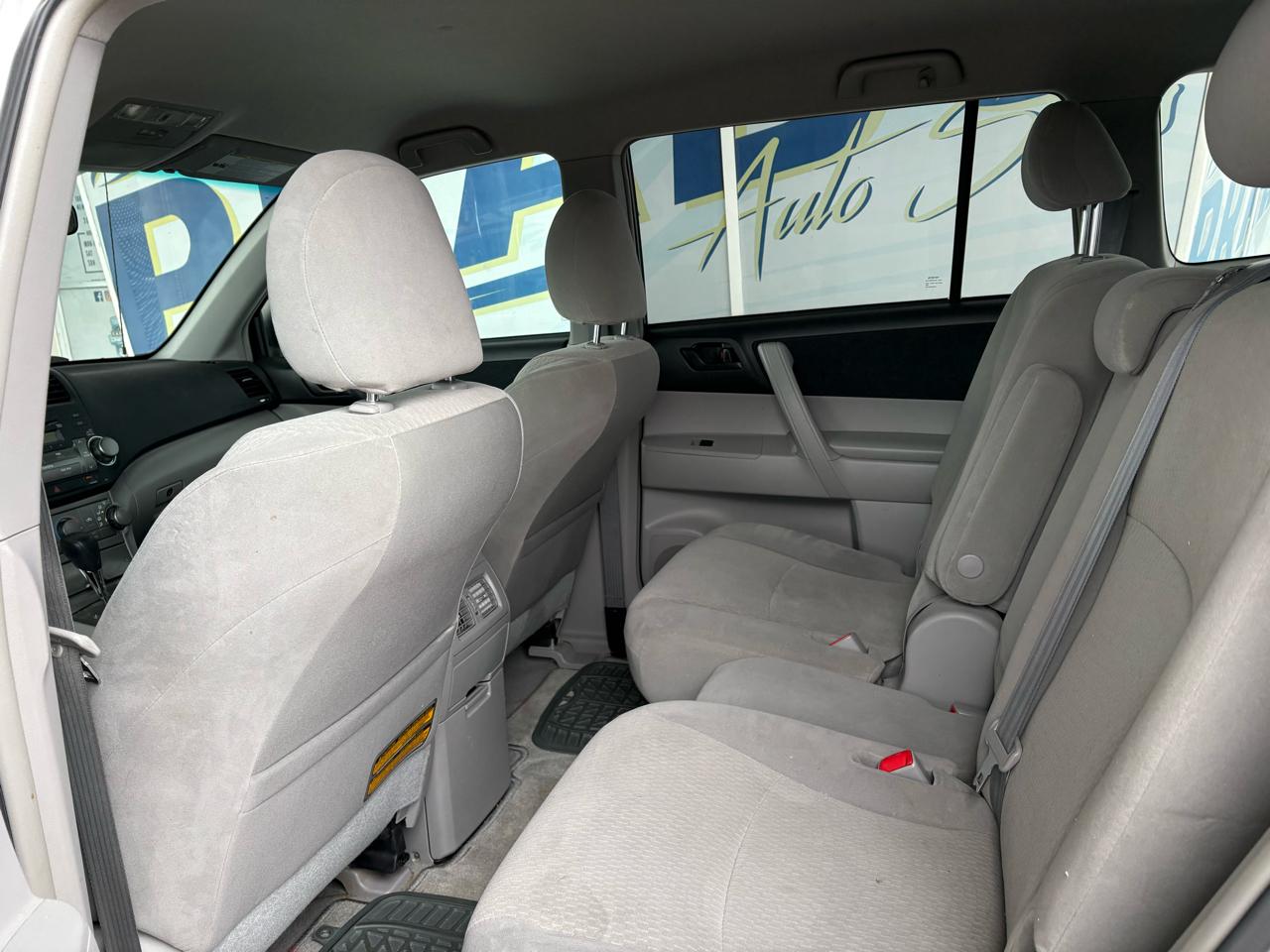 Toyota Highlander FWD 4dr L4 Base (Natl) 2010