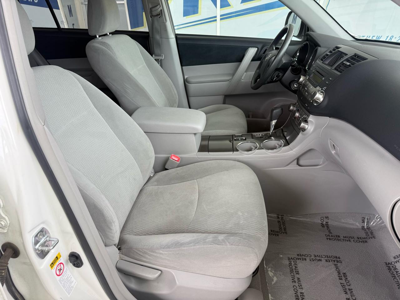 Toyota Highlander FWD 4dr L4 Base (Natl) 2010