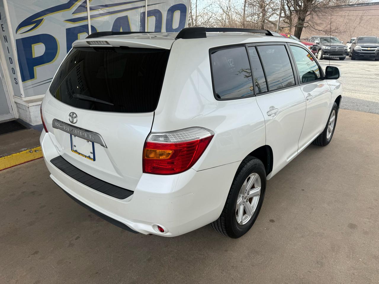 Toyota Highlander FWD 4dr L4 Base (Natl) 2010