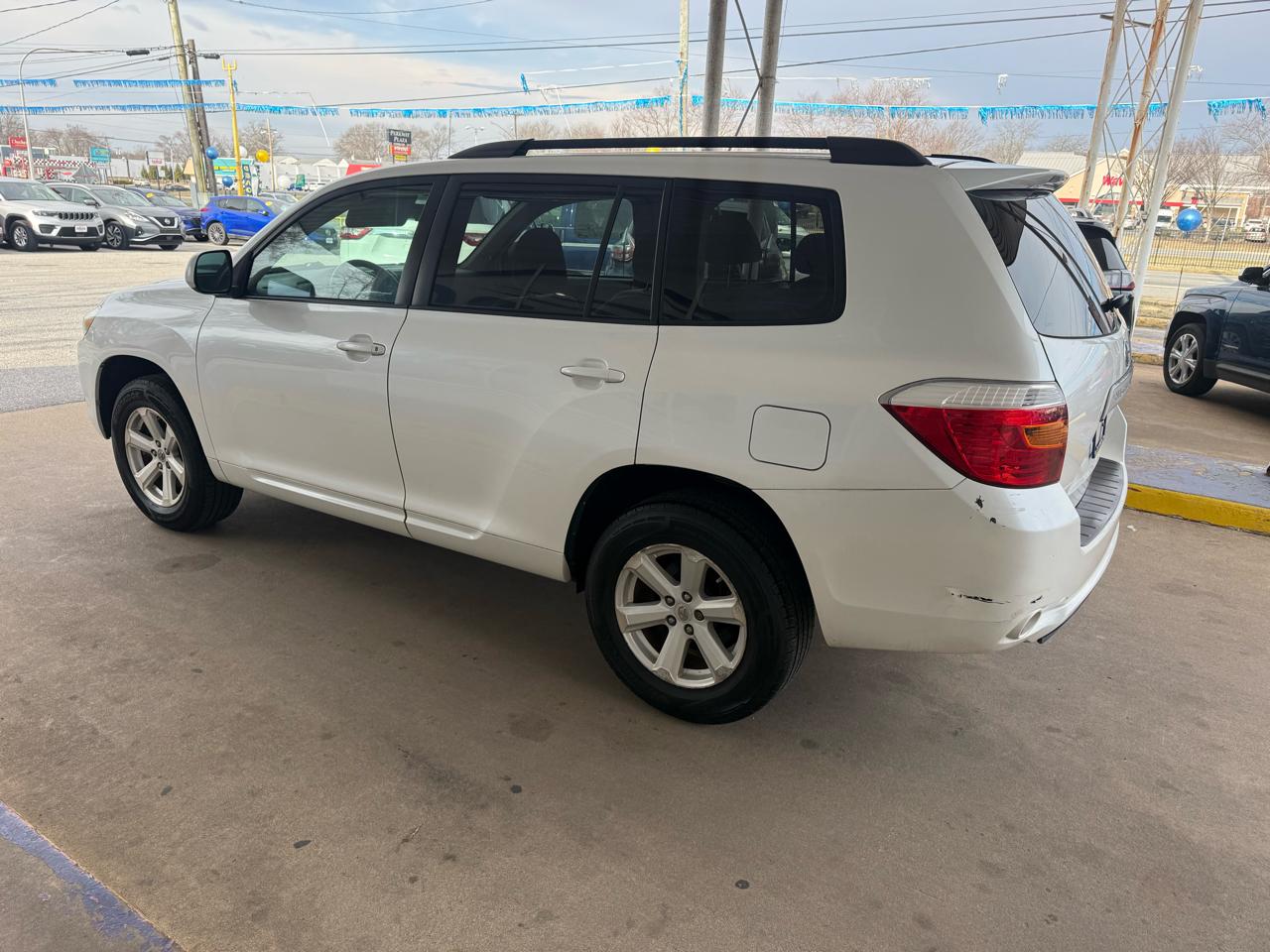 Toyota Highlander FWD 4dr L4 Base (Natl) 2010