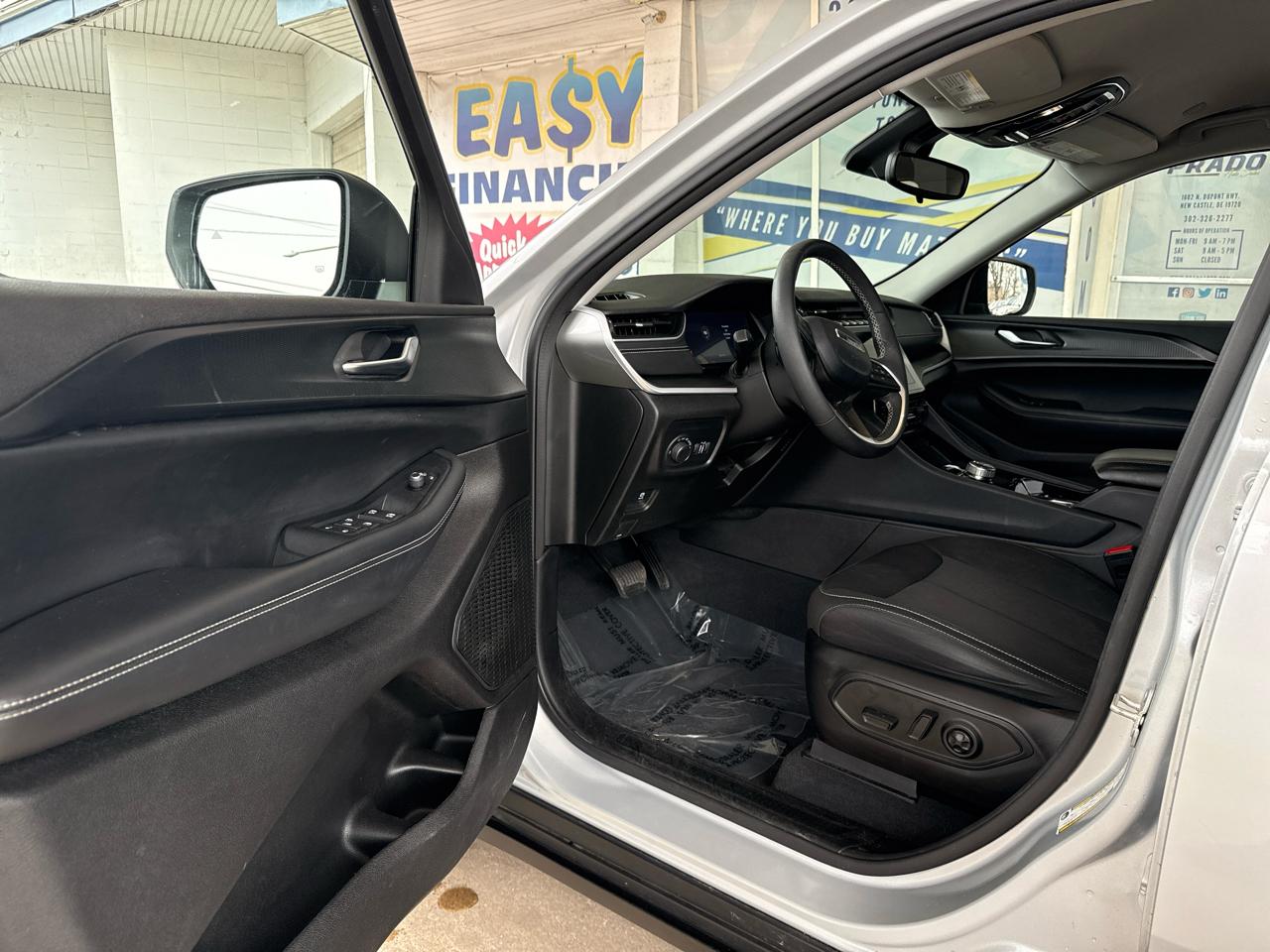 Jeep Grand Cherokee Laredo 4x4 2023