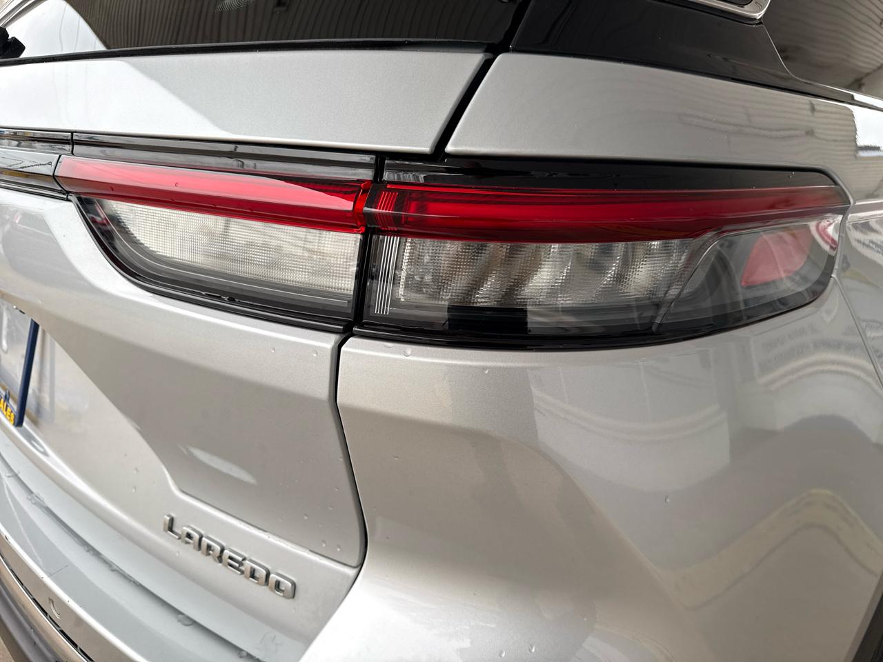 Jeep Grand Cherokee Laredo 4x4 2023