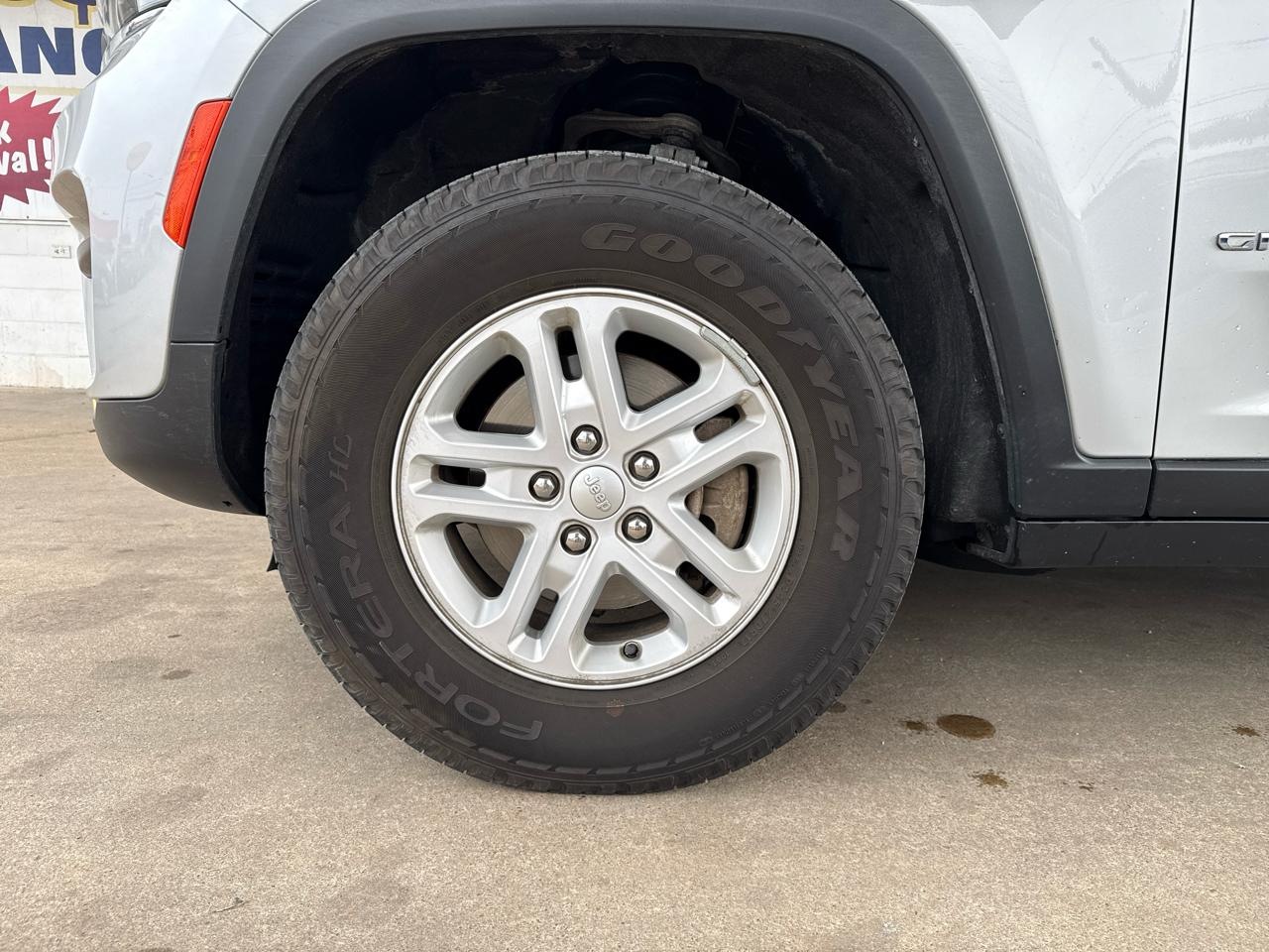 Jeep Grand Cherokee Laredo 4x4 2023