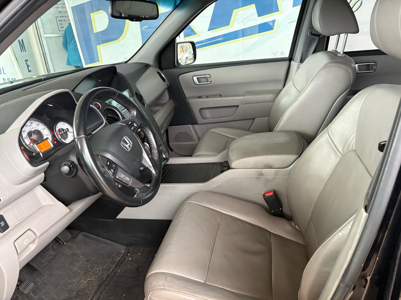 Honda Pilot 4WD 4dr Touring w/RES & Navi 2011