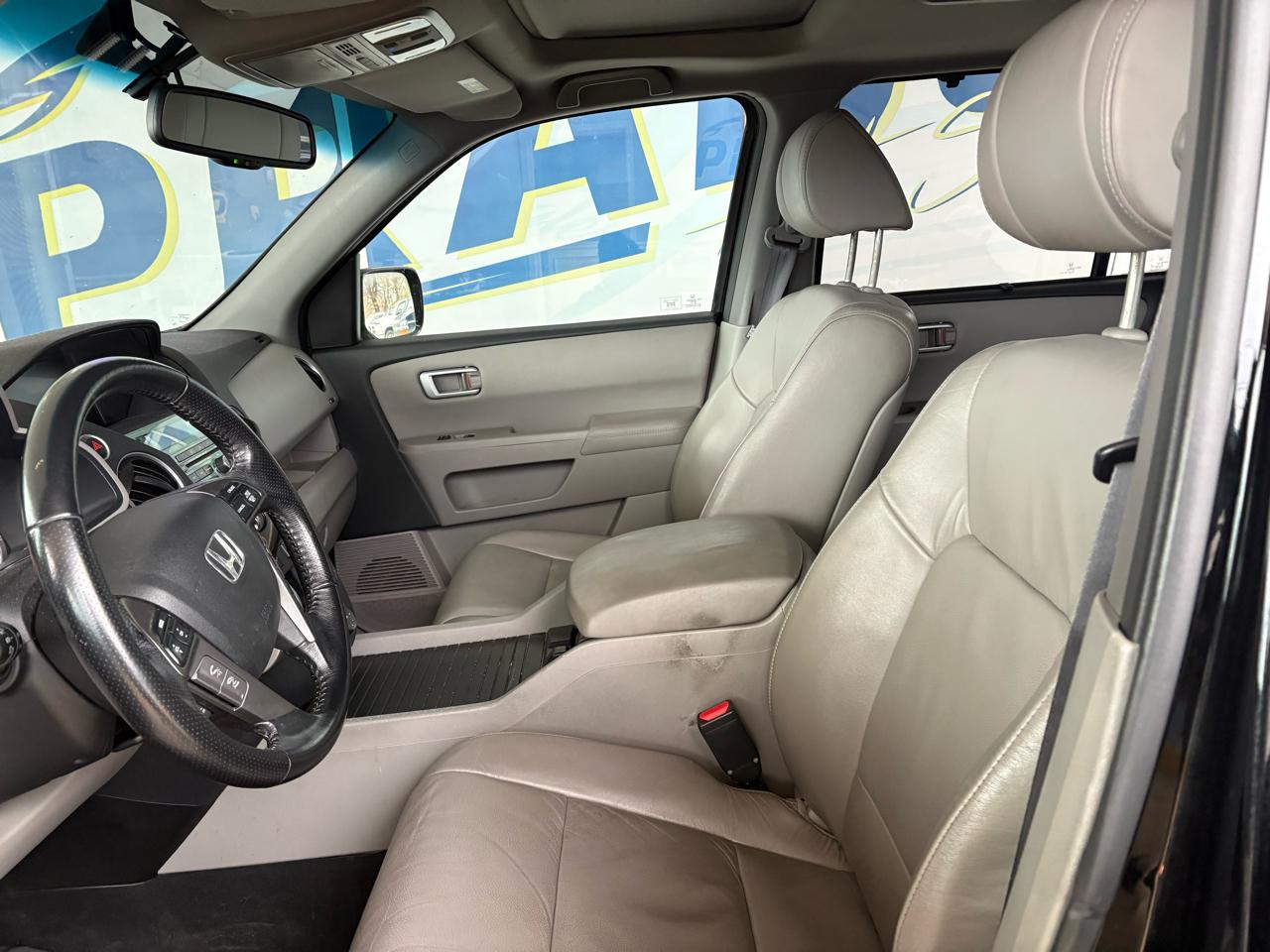 Honda Pilot 4WD 4dr Touring w/RES & Navi 2011