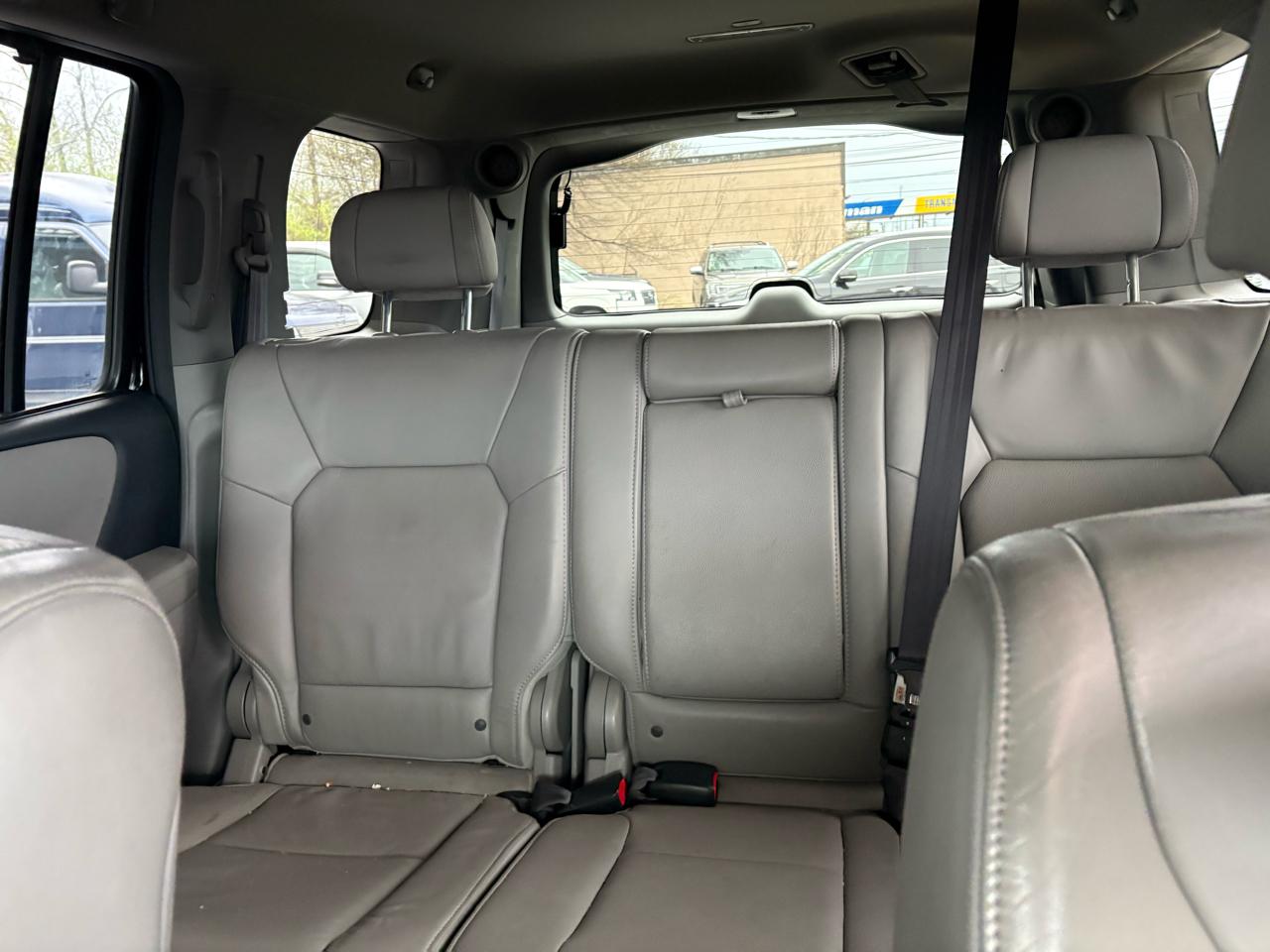 Honda Pilot 4WD 4dr Touring w/RES & Navi 2011