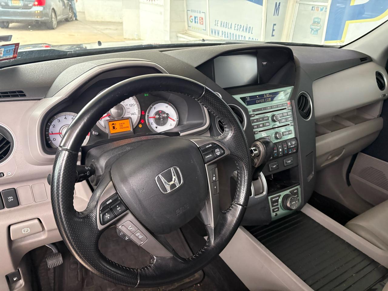 Honda Pilot 4WD 4dr Touring w/RES & Navi 2011