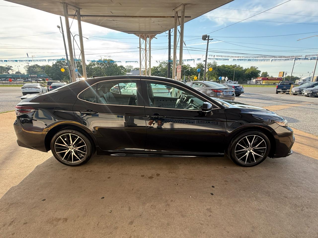 Toyota Camry SE Auto (Natl) 2022
