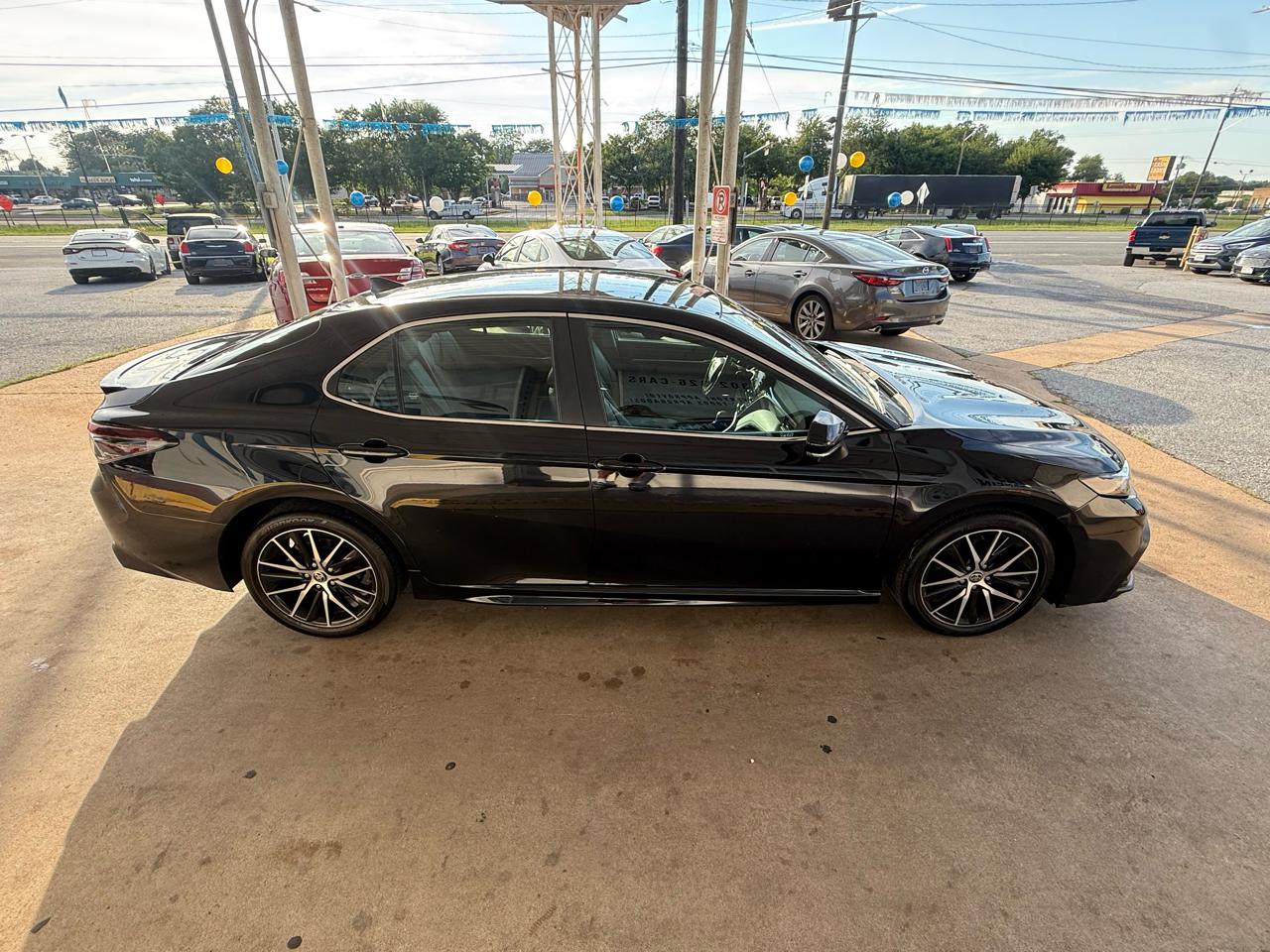 Toyota Camry SE Auto (Natl) 2022