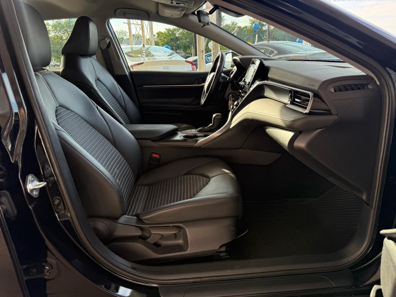 Toyota Camry SE Auto (Natl) 2022