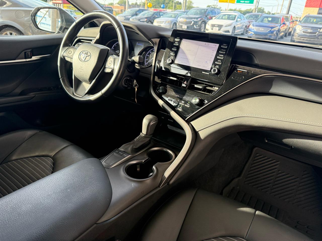 Toyota Camry SE Auto (Natl) 2022