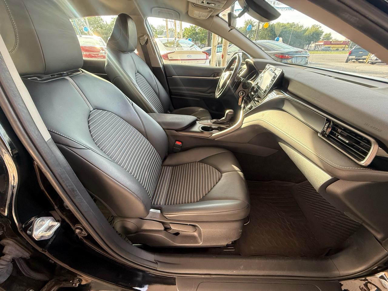 Toyota Camry SE Auto (Natl) 2022