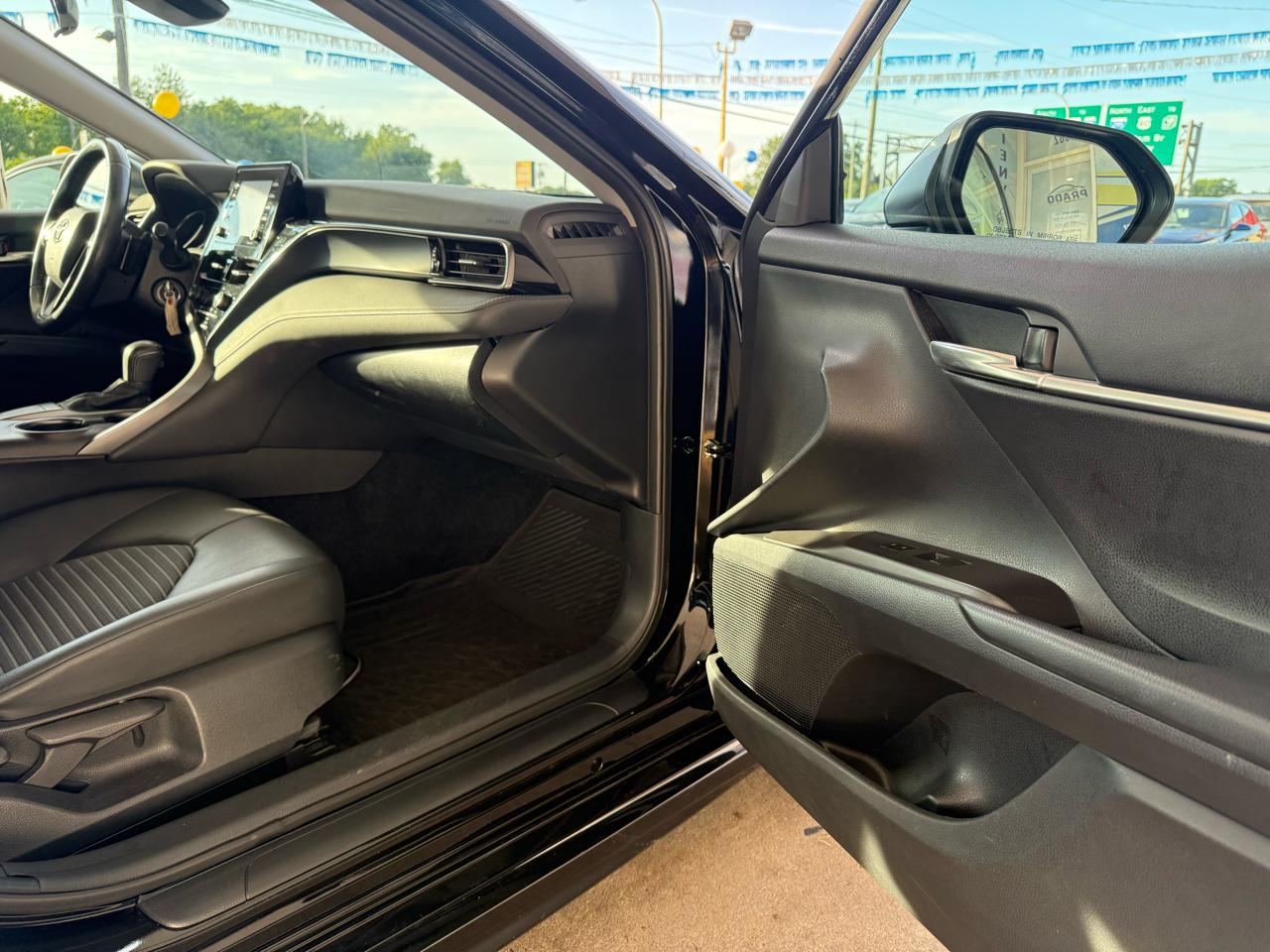Toyota Camry SE Auto (Natl) 2022