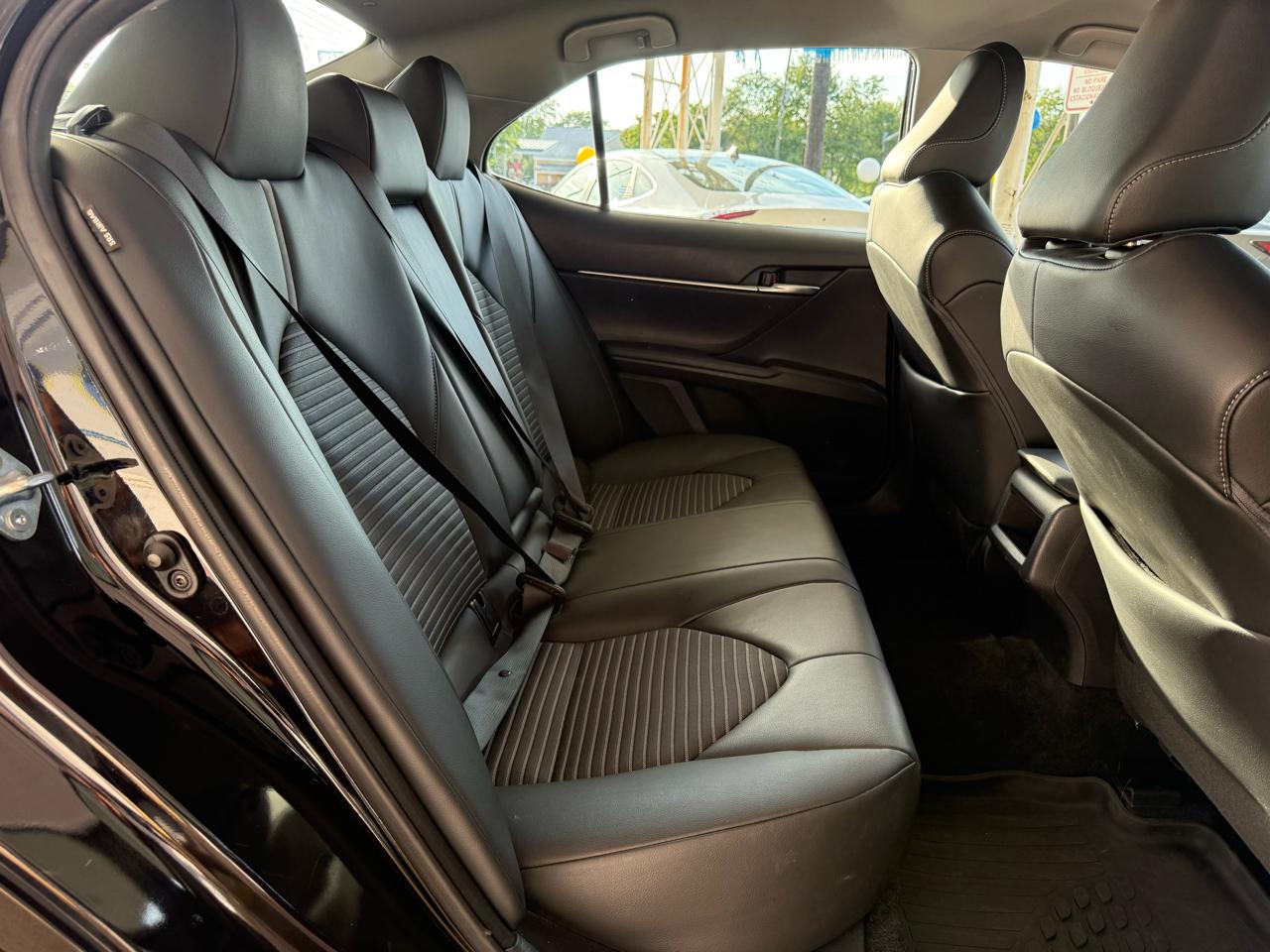 Toyota Camry SE Auto (Natl) 2022