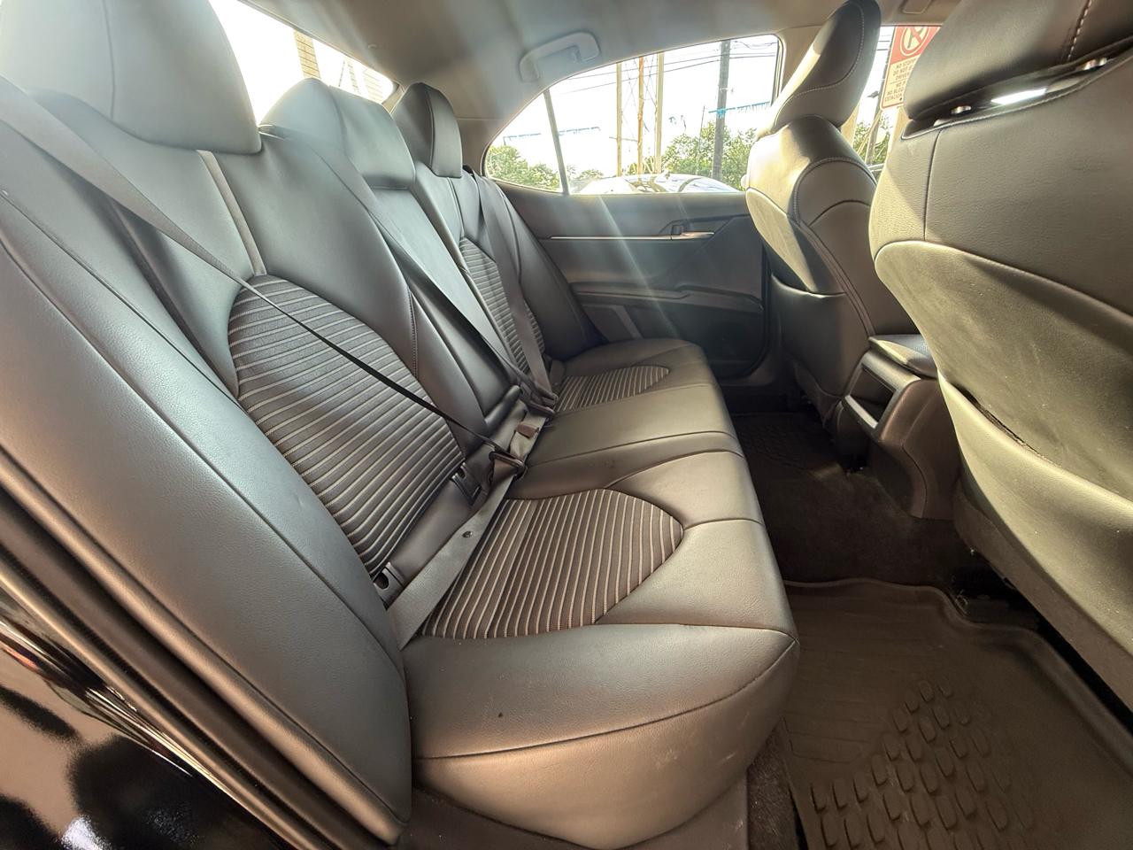Toyota Camry SE Auto (Natl) 2022