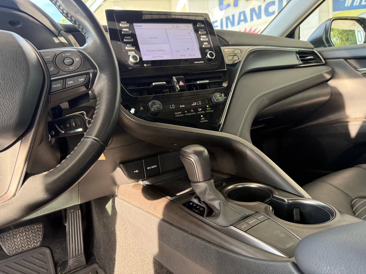 Toyota Camry SE Auto (Natl) 2022