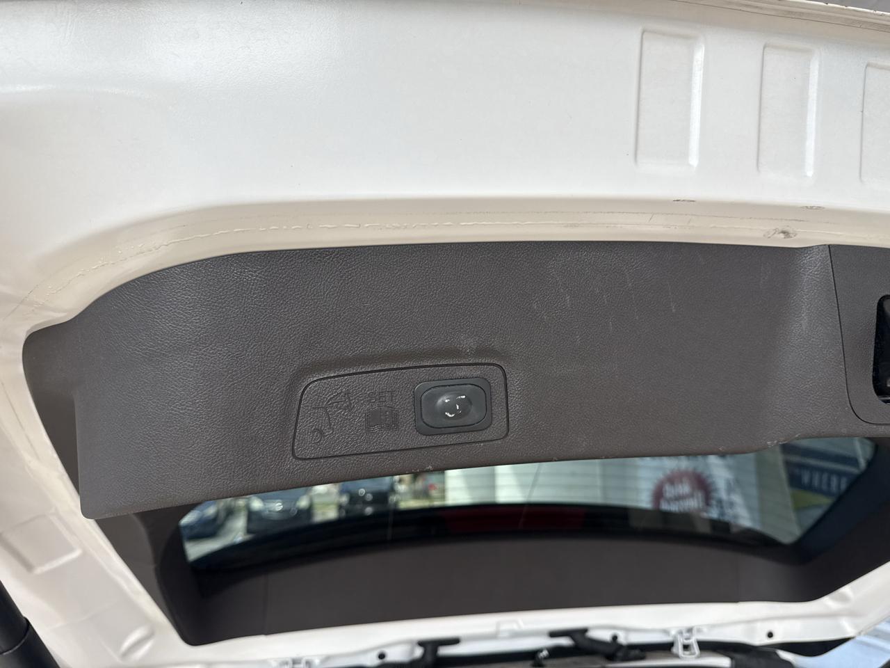 Lincoln MKC photo 7