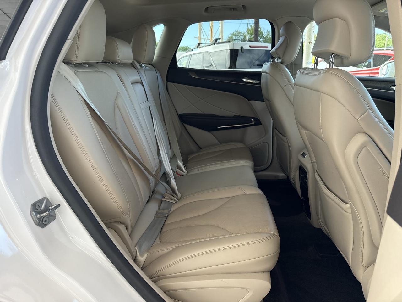 Lincoln MKC photo 12