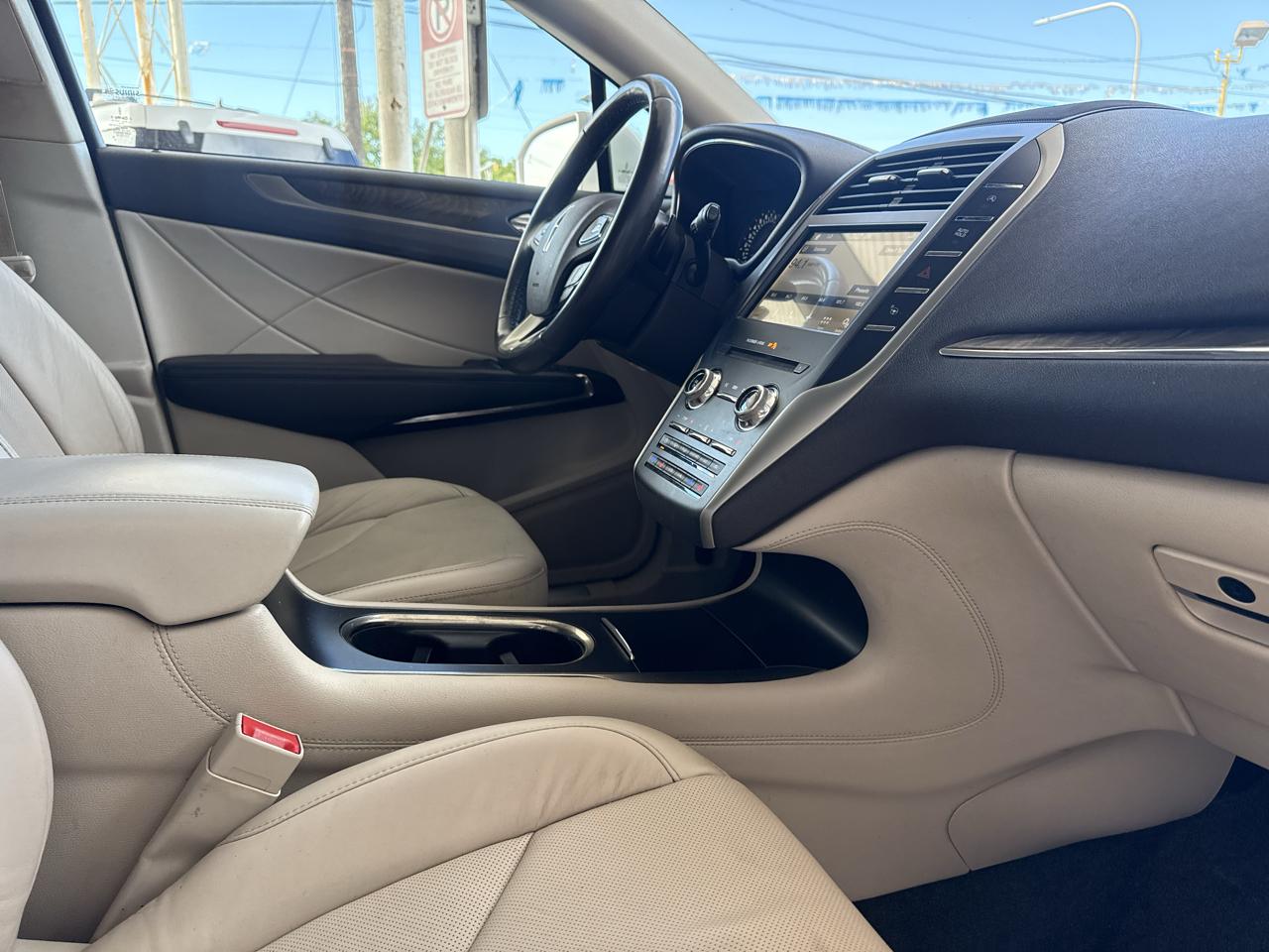 Lincoln MKC photo 16