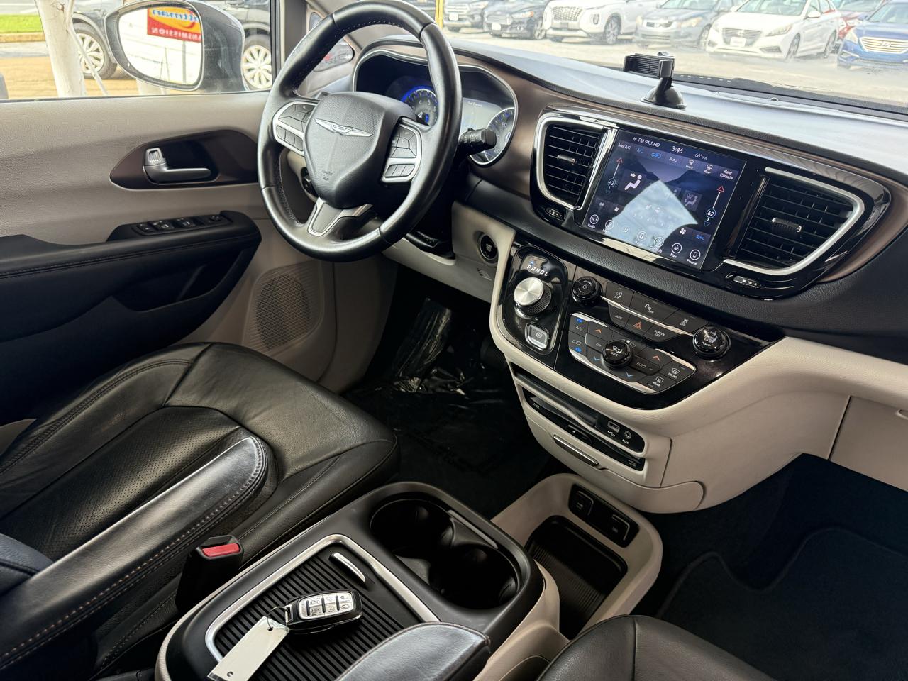 Chrysler Pacifica photo 7